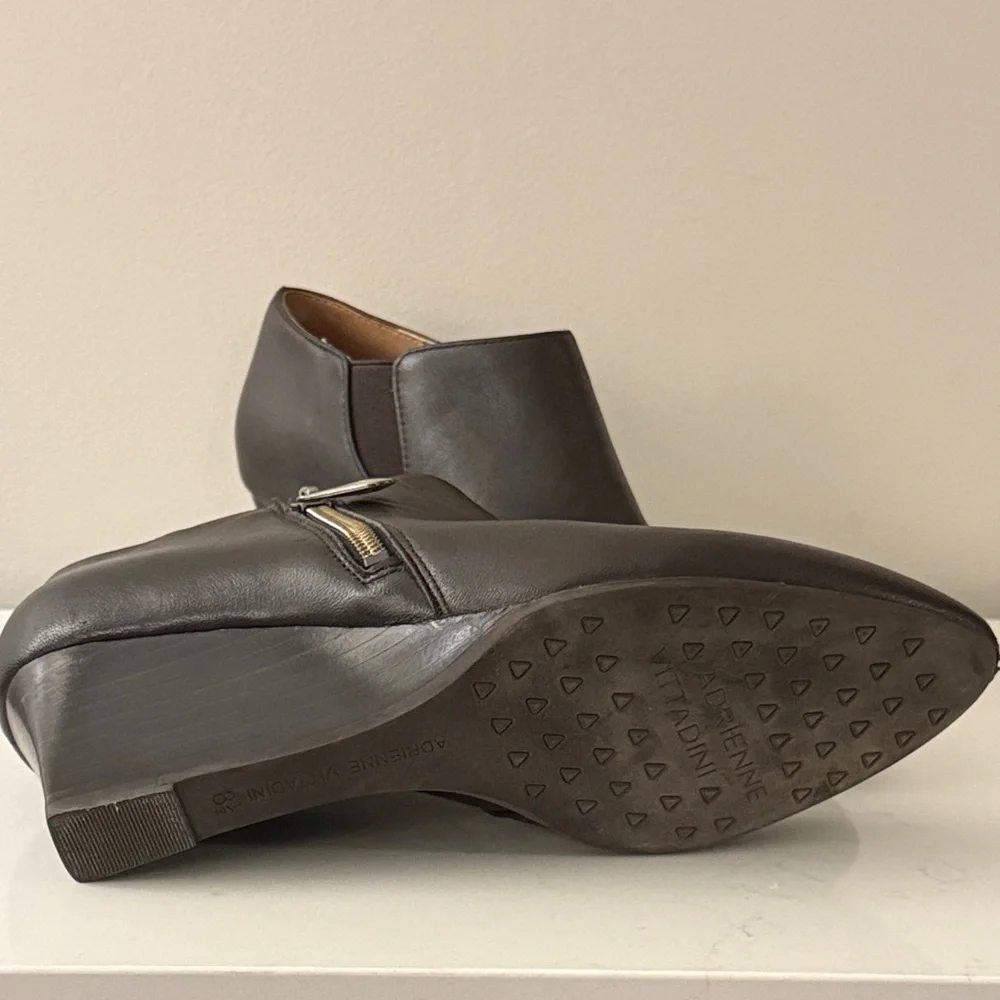 Adrienne Vittadini Leather Brown Wedge Ankle Boots zip up sides 8.5
